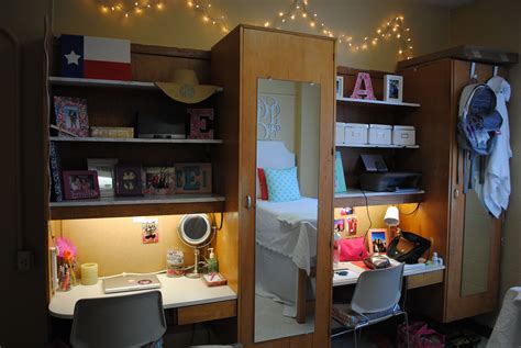 Pin By Emily Egbert On College Living Spaces College Dorm Room