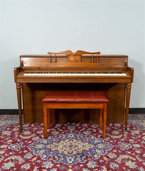 Wurlitzer Classic Upright Piano Walnut Sn 1103601