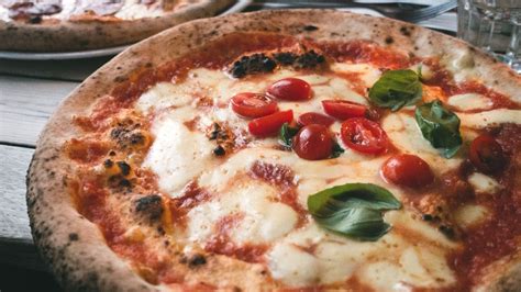 Pizza Napolitaine Recette De Chef Allorecettes