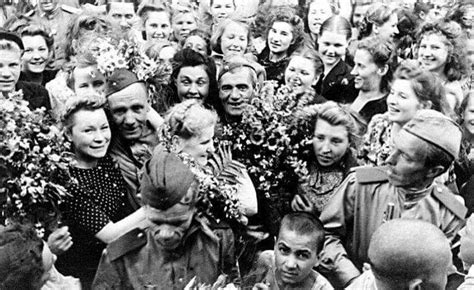 Поздравления с праздником в стихах и. Праздник 9 мая