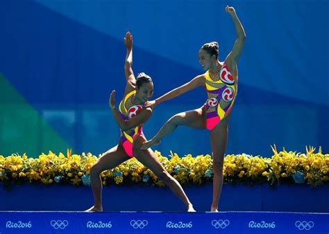 21 Times Synchronized Swimming Felt More Like A Really Incredible Fashion Show Synchronized