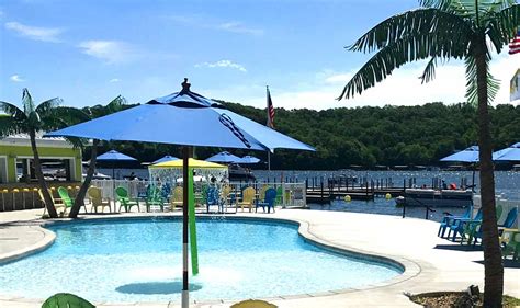 5 off season things to do with kids in lake of the ozarks #70dayroadtrip. Lakeside swimming pools for summer at Lake of the Ozarks, MO
