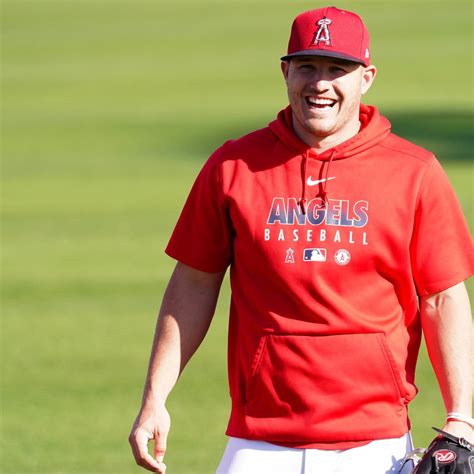 Video Angels Mike Trout Crushes Golf Balls At Driving Range News