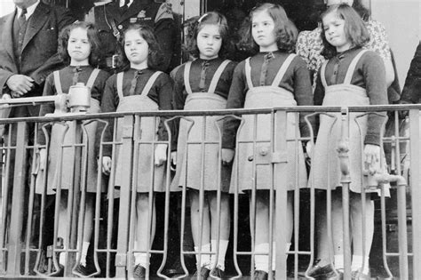 The Dionne Quintuplets In Ontario Canada Sarah Miller Cecile Old Photos Vintage Photos