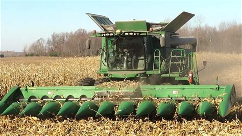 Corn Harvest 2020 John Deere S770 Combine Harvesting Corn Ontario
