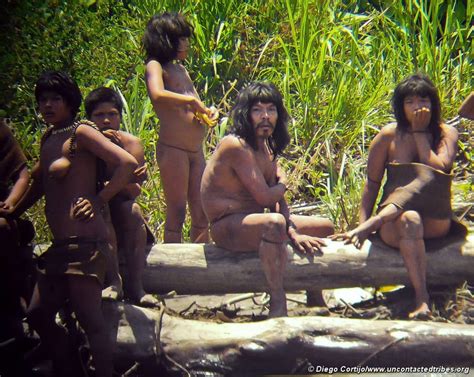 Startling New Photos Of Uncontacted Tribe In Peru Released PHOTOS