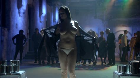 Moon Dailly Nude Samantha Farrow Nude Transporter The Series S01e01
