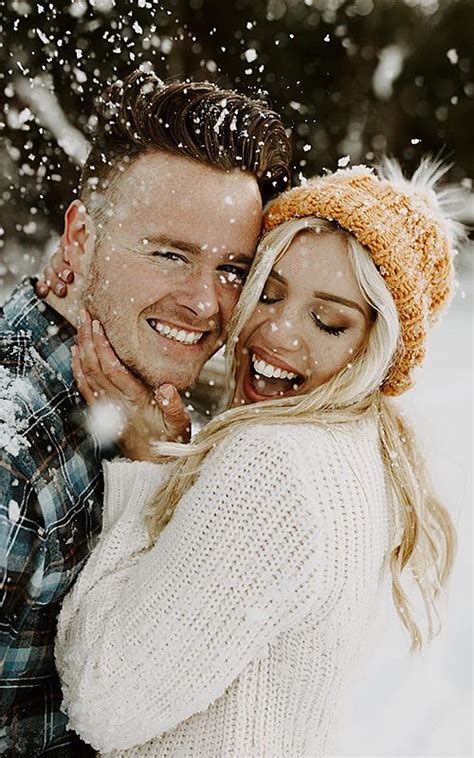 winter engagement photo ideas