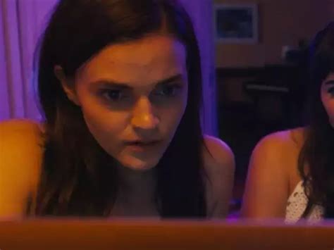 stephen king loved netflix s new psychological thriller cam from hollywood s hottest horror