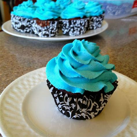 Chocolate Cupcakes With Light Blue Buttercream Icing Wilton Cake
