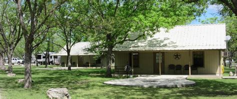 Come tube the frio river, go fishing, kayaking, visit area shops, hiking at los maples or garner state park, or just relax under the many beautiful old trees. Leakey Cabins - cabin