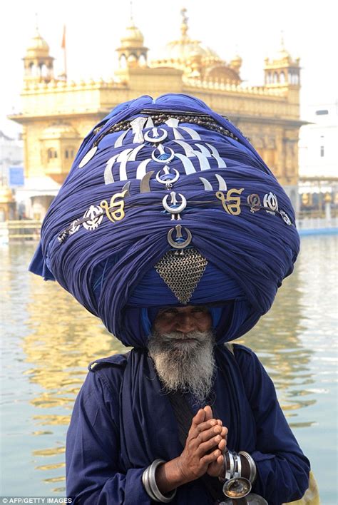 How Long Does That Take To Put On Indian Religious Warrior Wears 300m Long Turban For Sikh