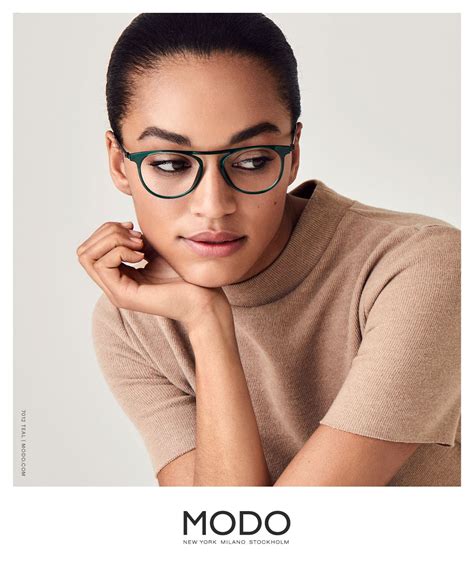 Dixon Square Glass Eyewear Poses Glasses Fashion Figure Poses Moda Eyeglasses