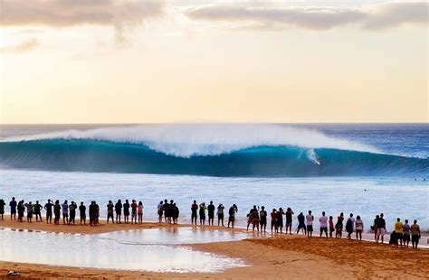 Pipeline North Shore Of Oahu Hawaii Surfing Waves Surfing Photos