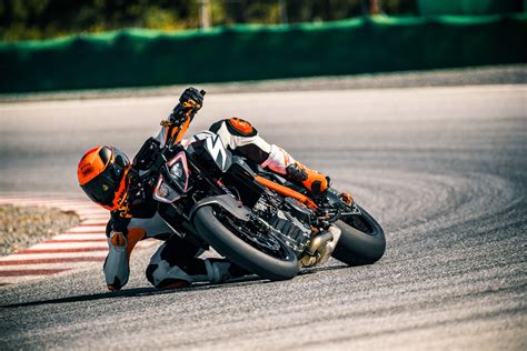 To access this, a great deal of testing was done to develop robust and intuitive motorcycle switchgear, which incidentally pushes all the right buttons. Confirmada una KTM 1290 Super Duke RR 2021 más radical ...