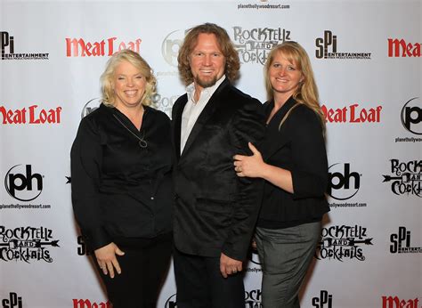 Sister Wives Fans Notice Kody Brown Missing From Janelles Holiday Photos