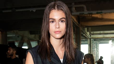 Kaia Gerber Bob Give Her 90s Supermodel Vibes Stylecaster