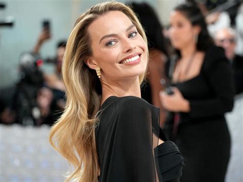 Margot Robbie Reimagines Barbies Timeless Glamour In Stunning New