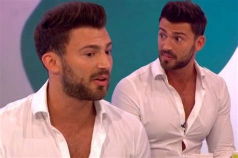 Jake Quickenden Dons Pair Of Heels To Show Off Fancy Football Skills On Loose Women Mirror Online