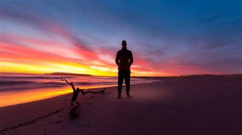 🥇 Image Of Sunset Purple Sky Beach Sand Footprints Shore 【free Photo
