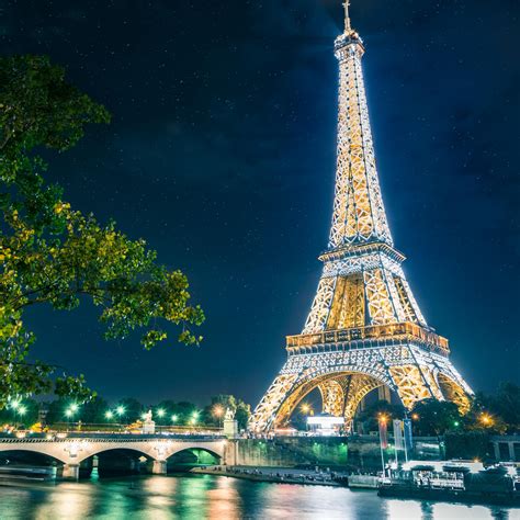 Eiffel Tower Wallpaper 4k Night Time Glowing Lights