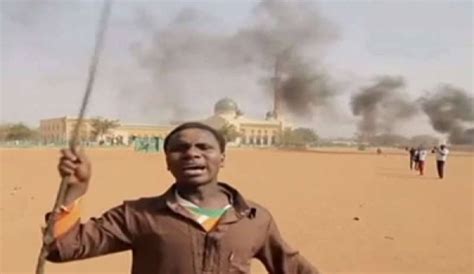Chiese Incendiate In Niger Per Protesta Contro Charlie Hebdo Interrisit