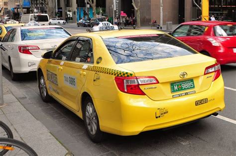 Why Hire A Suburban Taxi In Melbourne For Your Airport Transport