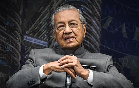 Mahathir mohamad seringkali menyalahkan datuk seri najib tun razak setiap kali beliau membuka mulut sehingga ada yang melihat persengketaan mereka berdua lebih kepada bersifat peribadi. Kerajaan takkan tunduk desakan isu Zakir Naik: Tun Dr ...