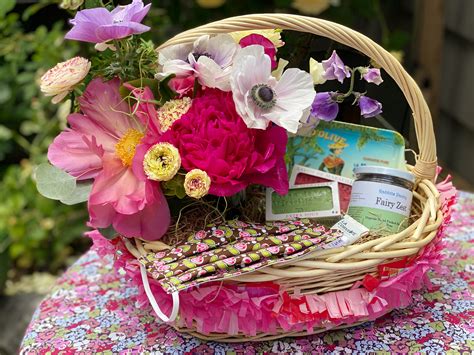 Lastly if you're looking for a gift on the water for a more now this is a seattle experience gift that could secretly be a gift for you: Comfort Basket in Seattle, WA | Maxine's Floral & Gift