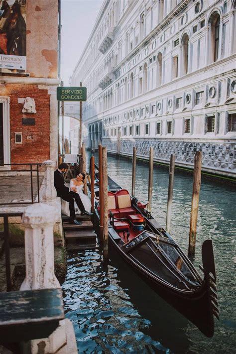 A Romantic Gondola Ride With Your Venice Photographer Why Not