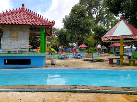 Dari tahun ke tahun lokasi ini semakin bertambah baik dari pengunjung lokal. Info Harga Tiket Masuk Waterboom Mulia Wisata Kudus ...