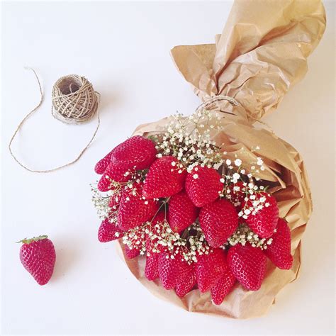 Joli Bouquet Gourmand Filleancée Strawberry Roses Fruit Bouquet