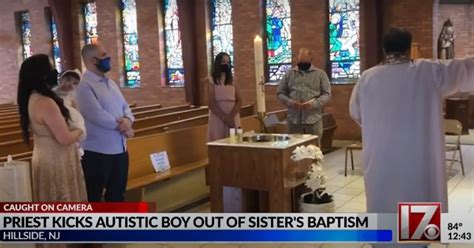 États Unis Le Prêtre Expulse Un Garçon Autiste Pendant Le Baptême De