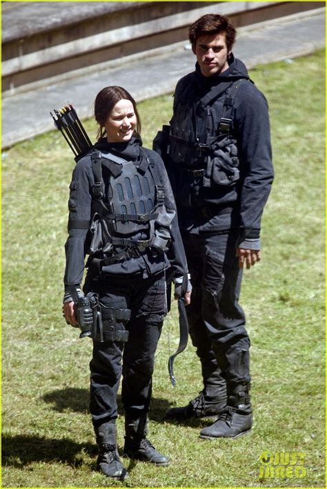 Jennifer Lawrence And Hunger Games Mockingjay Cast Continue Filming