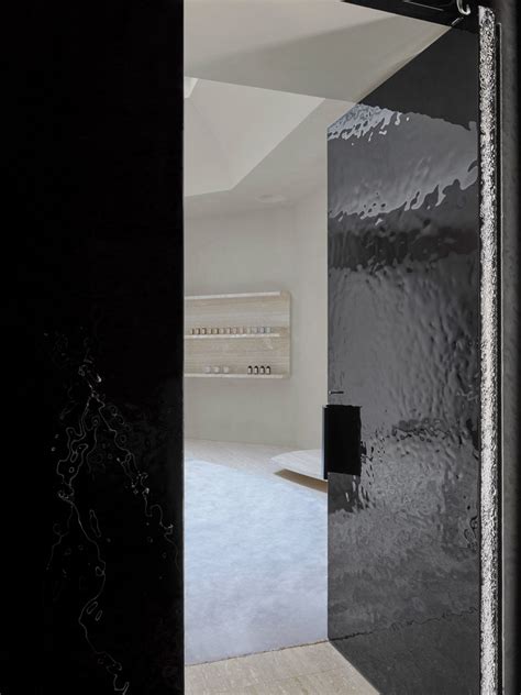 Studio Anne Holtrop Creates Gypsum Walls That Look Like Fabric For