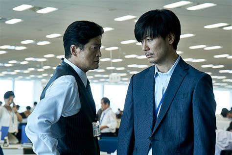 ネビル・ロングボトム教授 （ 1980年 6月30日 生まれ）とは、 1991年 に ホグワーツ魔法魔術学校 に入学した 純血 の 魔法使い である。 グリフィンドール 寮 に 組分け された。両親の アリス と フランク・ロングボトム は共に有名な 闇祓い で 不死鳥の騎士団 に所属していた。 連続ドラマW トップリーグ DVD-BOX | TCエンタテインメント株式会社