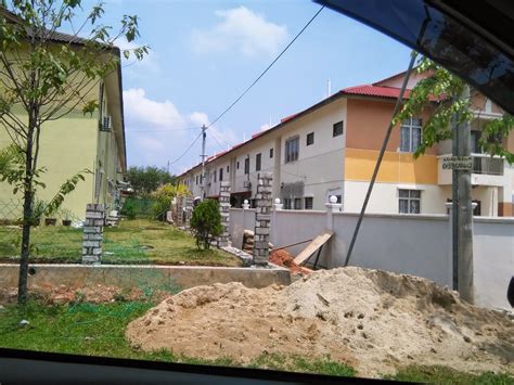 Pagar rumah, selain bisa mempertegas desain eksterior rumah anda, juga memiliki banyak fungsi lainnya. ~ LadyWA ~: Home Sweet Home - Cabaran dan Kos Buat Pagar ...