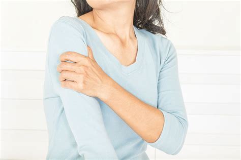 Shoulder Pain Radiating Down Arm Causes And Treatments 2022