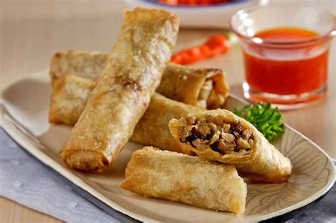 Lumpia dengan isian ayam dan jamur yang gurih, manis, dan lezat ini dimasak dengan cara dipanggang! Resep Lumpia Goreng Jamur Enak, Kreasi Kulit Lumpia yang Lezat Banget - Sajian Sedap