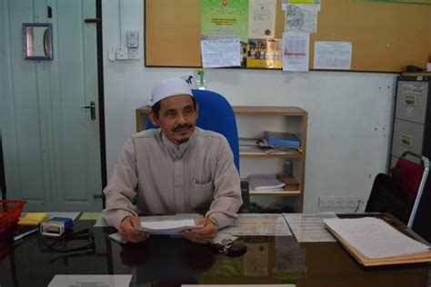 Sebagai salah satu rukun islam, zakat adalah fardhu 'ain dan merupakan kewajiban ta'abudi. LANDAS: فقراء والمساكين