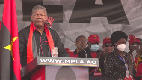 Pr Angolano Admite Negociar Com Oposição Eventual Revisão Constitucional
