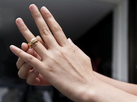 Https://tommynaija.com/wedding/how To Make Wedding Ring Fit Better