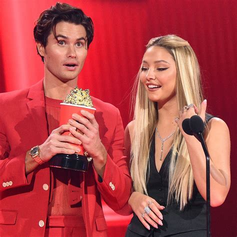 Chase Stokes And Madelyn Cline Share Steamy Kiss At 2021 Mtv Awards E