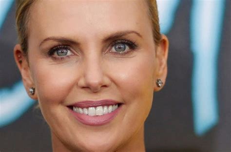 tights and open thigh 47 year old charlize theron delighted fans everythingfun