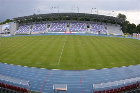 Rks radomiak radom is going head to head with mks korona kielce starting on 13 jun 2021 at 10:40 utc at stadion radomiaka radom stadium, radom city, poland. Mecz Radomiak - Gwardia Koszalin 11 kwietnia ...