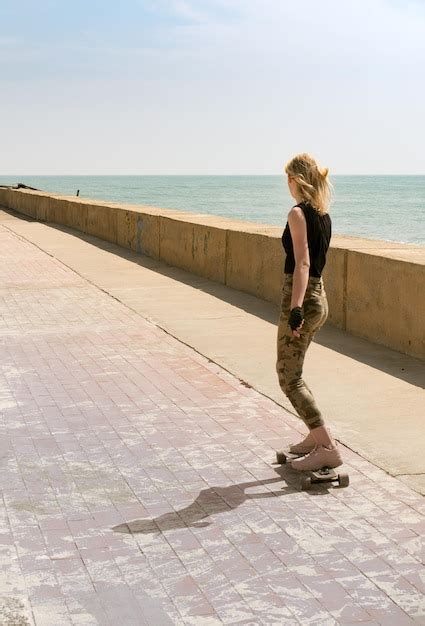 Premium Photo A Beautiful Blonde Girl On Skateboard In Summer Hot Day