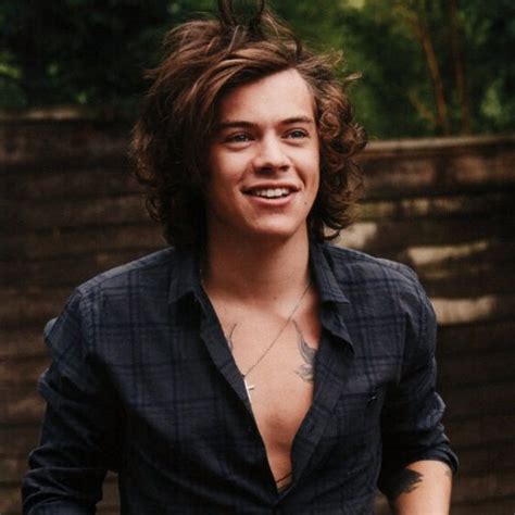 Harry styles manage to rock quite the stylish figure when he stepped outside from the secret book signing on wednesday. harry styles long hair on Tumblr