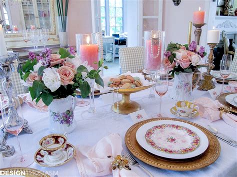 At the top it says i whaley love you mom! Mother's Day Decoration Ideas: A Vintage Brunch Table Setting