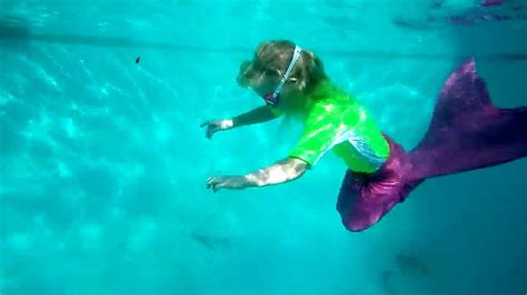Elizabeth Swims With A Mermaid Tail Youtube