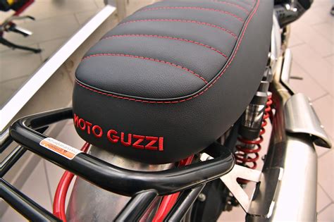 Besitzer einer moto guzzi v7 können sich dank der vier moto guzzi umbaukits dapper, legend, scrambler und dark rider über unzählige. MOTO GUZZI V7 Stornello Umbau › Doc Jensen Guzzi